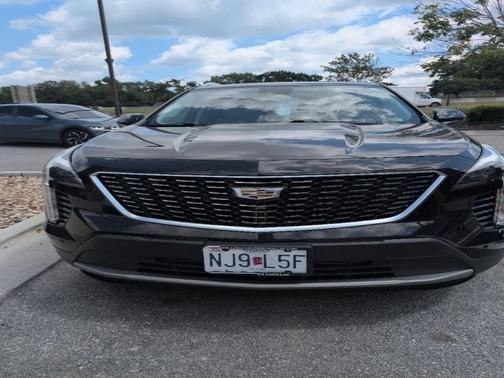 2019 Cadillac XT4 Premium Luxury