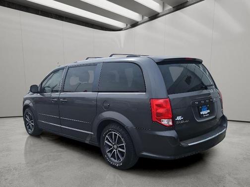 Granite Pearlcoat 2017 Dodge Grand Caravan SXT