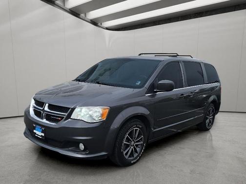 Granite Pearlcoat 2017 Dodge Grand Caravan SXT