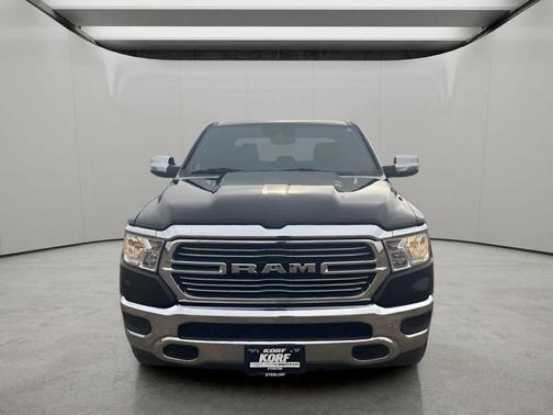 Diamond Black Crystal Pearlcoat 2024 RAM 1500 Laramie