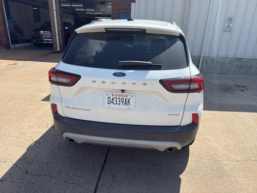 STAR WHITE METALLIC TRI-COAT 2024 Ford Escape Platinum