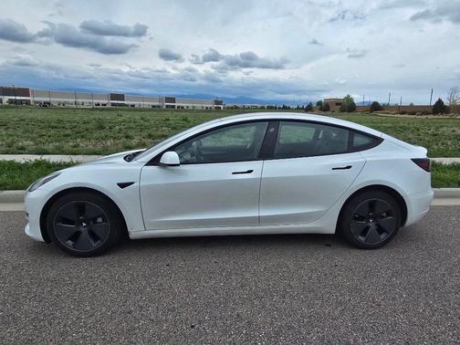 Pearl White Multi-Coat 2023 Tesla Model 3 Standard Range
