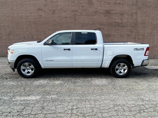 Bright White Clearcoat 2023 RAM 1500 Big Horn/Lone Star