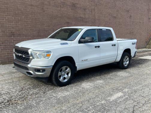 Bright White Clearcoat 2023 RAM 1500 Big Horn/Lone Star