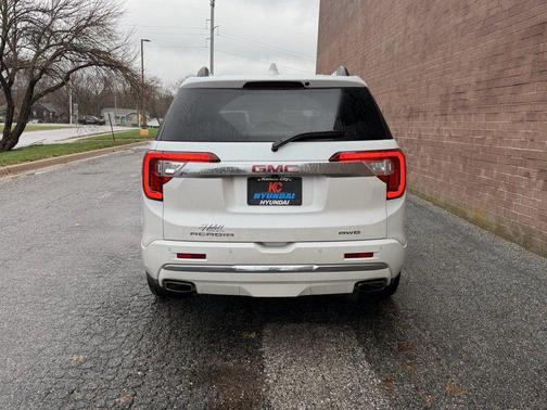 2023 GMC Acadia Denali