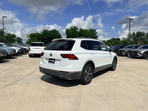 White 2019 Volkswagen Tiguan 2.0T SEL