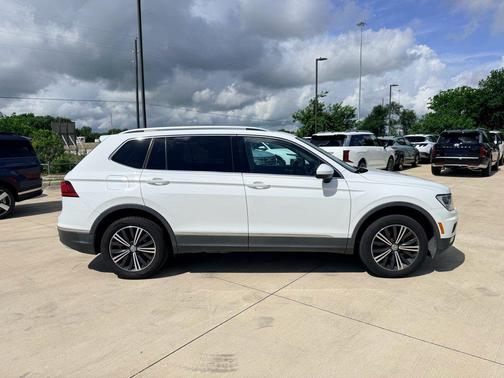 White 2019 Volkswagen Tiguan 2.0T SEL