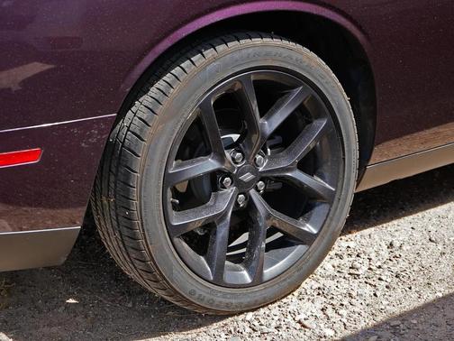 Hellraisin 2022 Dodge Challenger SXT
