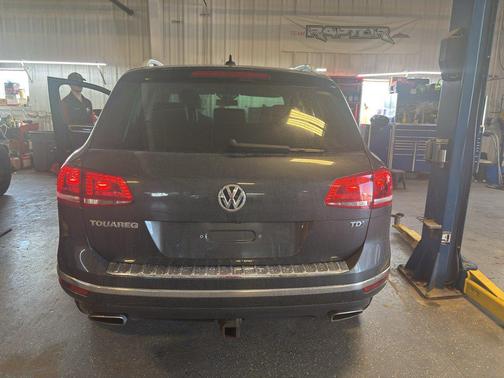 Deep Black Pearl 2017 Volkswagen Tiguan 2.0T Wolfsburg Edition