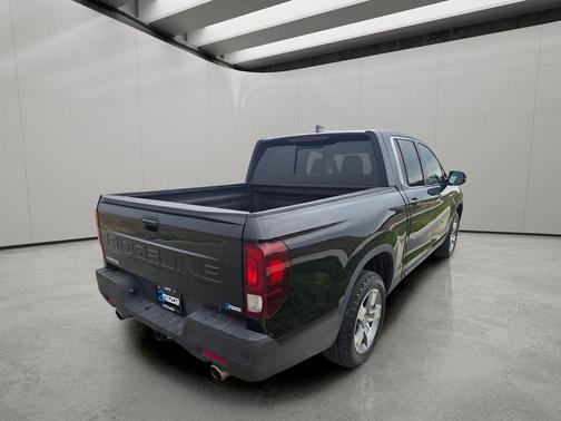 Crystal Black Pearl 2025 Honda Ridgeline RTL