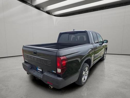 Crystal Black Pearl 2025 Honda Ridgeline RTL