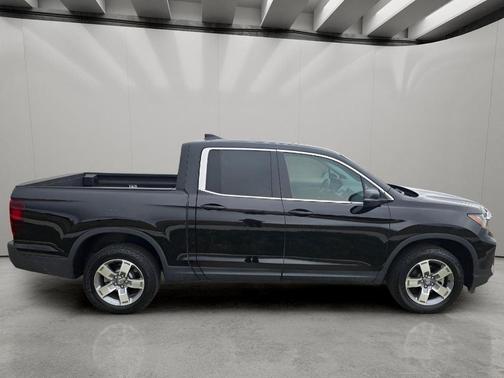 Crystal Black Pearl 2025 Honda Ridgeline RTL