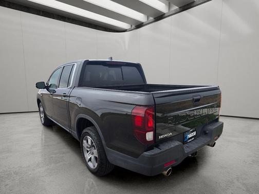 Crystal Black Pearl 2025 Honda Ridgeline RTL