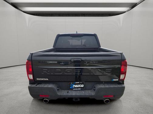 Crystal Black Pearl 2025 Honda Ridgeline RTL