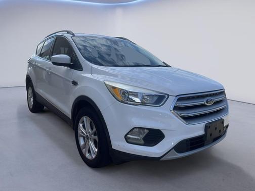 Oxford White 2018 Ford Escape SE