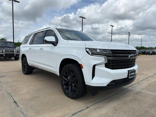 Summit White 2022 Chevrolet Suburban RST