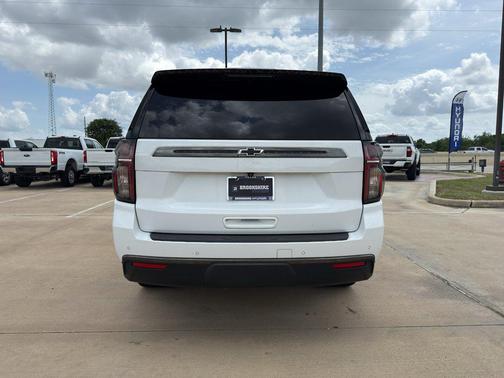 Summit White 2022 Chevrolet Suburban RST