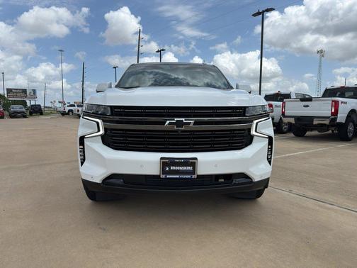 Summit White 2022 Chevrolet Suburban RST