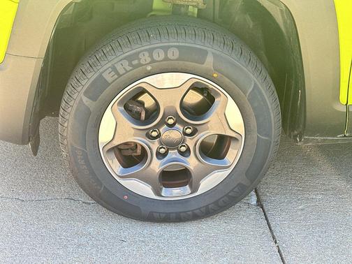 Hypergreen Clearcoat 2018 Jeep Renegade Sport