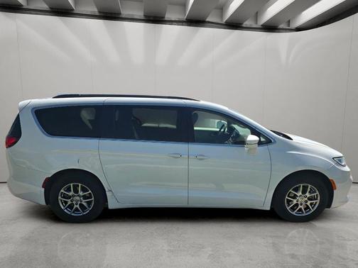 Bright White Clearcoat 2021 Chrysler Pacifica Touring