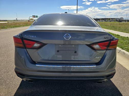2022 Nissan Altima SR Intelligent AWD