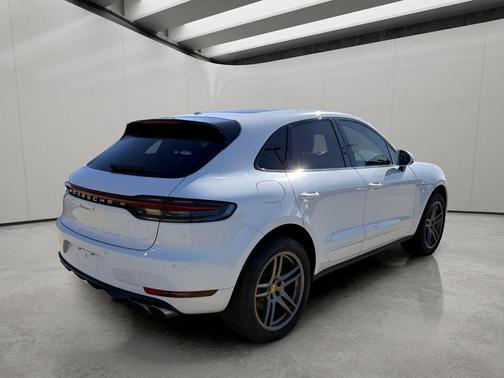 White 2019 Porsche Macan Macan