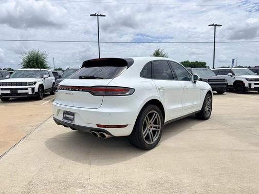 White 2019 Porsche Macan Macan