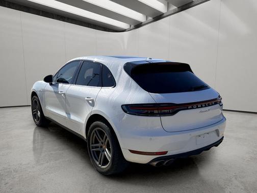 White 2019 Porsche Macan Macan