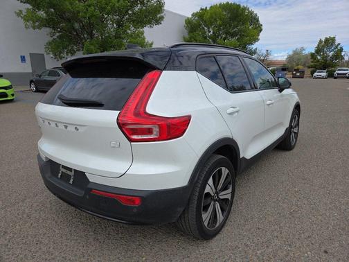 Crystal White Metallic 2023 Volvo XC40 Recharge Pure Electric Twin Plus