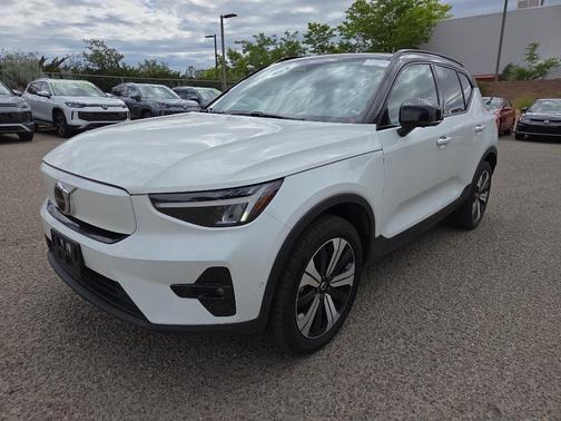 Crystal White Metallic 2023 Volvo XC40 Recharge Pure Electric Twin Plus