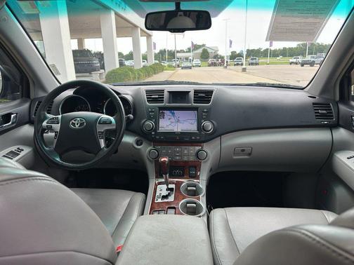 Magnetic Gray Metallic 2011 Toyota Highlander Limited