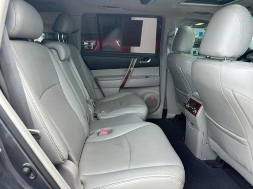 Magnetic Gray Metallic 2011 Toyota Highlander Limited