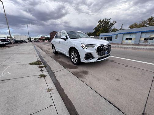 2024 Audi Q3 Premium 45 TFSI S line quattro Tiptronic