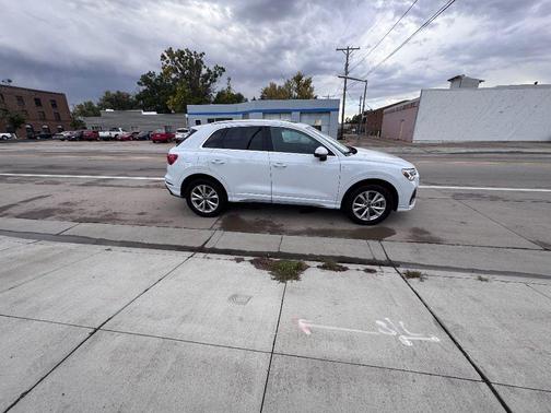2024 Audi Q3 Premium 45 TFSI S line quattro Tiptronic