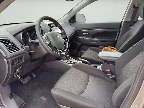 Mercury Gray Metallic 2024 Mitsubishi Outlander Sport 2.0 LE