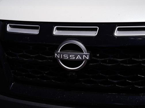 Pearl White Tricoat/Super Black 2024 Nissan Pathfinder Rock Creek 4WD