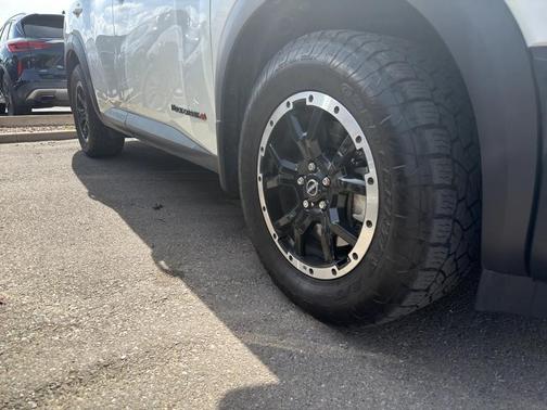 Pearl White Tricoat/Super Black 2024 Nissan Pathfinder Rock Creek 4WD