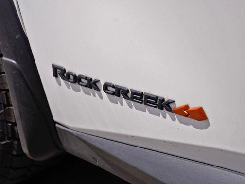 Pearl White Tricoat/Super Black 2024 Nissan Pathfinder Rock Creek 4WD