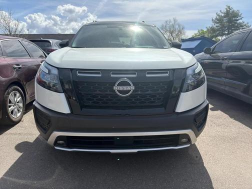 Pearl White Tricoat/Super Black 2024 Nissan Pathfinder Rock Creek 4WD