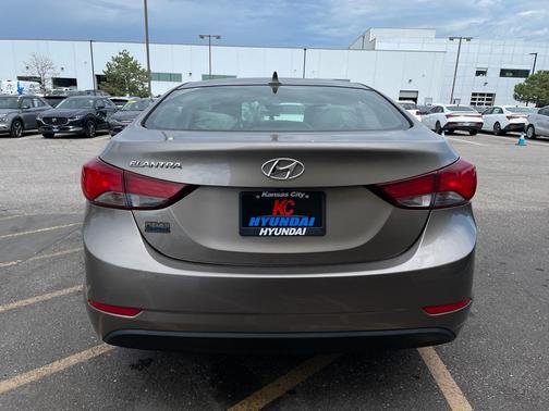 2015 Hyundai ELANTRA SE