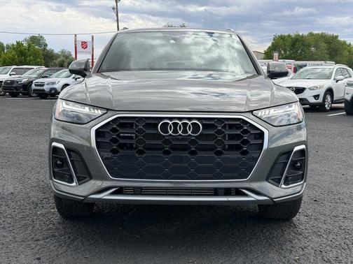 Chronos Gray Metallic 2024 Audi Q5 e 55 S line Prestige