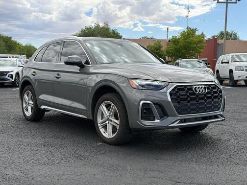 Chronos Gray Metallic 2024 Audi Q5 e 55 S line Prestige
