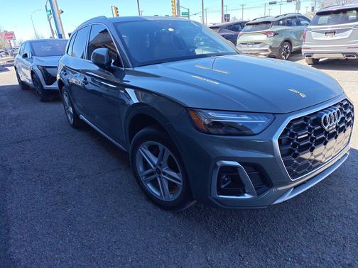 Chronos Gray Metallic 2024 Audi Q5 e 55 S line Prestige