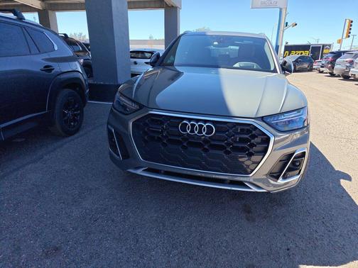 Chronos Gray Metallic 2024 Audi Q5 e 55 S line Prestige
