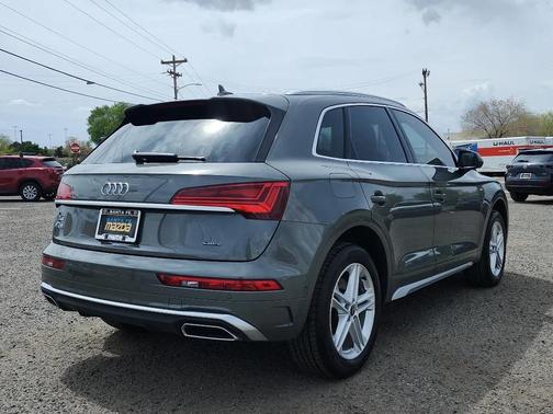 Chronos Gray Metallic 2024 Audi Q5 e 55 S line Prestige