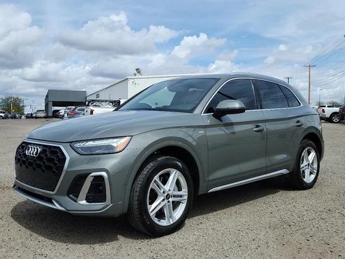 Chronos Gray Metallic 2024 Audi Q5 e 55 S line Prestige