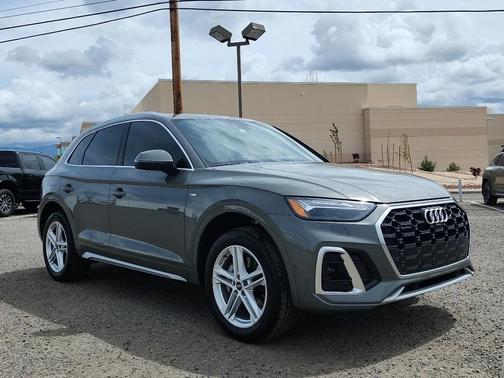 Chronos Gray Metallic 2024 Audi Q5 e 55 S line Prestige