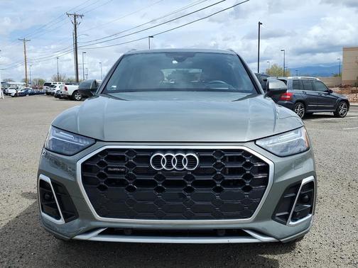 Chronos Gray Metallic 2024 Audi Q5 e 55 S line Prestige