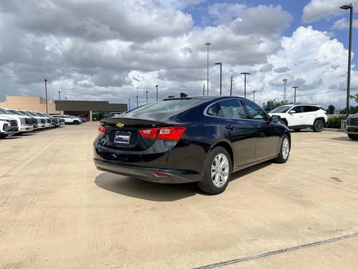 Mosaic Black Metallic 2023 Chevrolet Malibu FWD 1LT