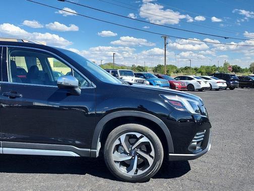 Crystal Black Silica 2024 Subaru Forester Touring